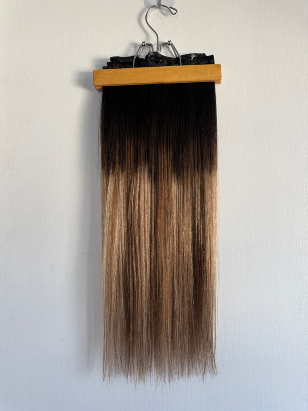 22” Clip-In Ombre Balayage human Hair Extensions - Dark Brown to Blonde 7 pcs - Picture 4 of 8